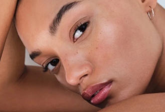Is Minimalist Makeup the Future of Beauty?
